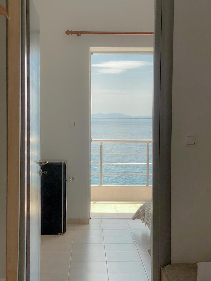 Acta'S Rooms Himare Exterior photo