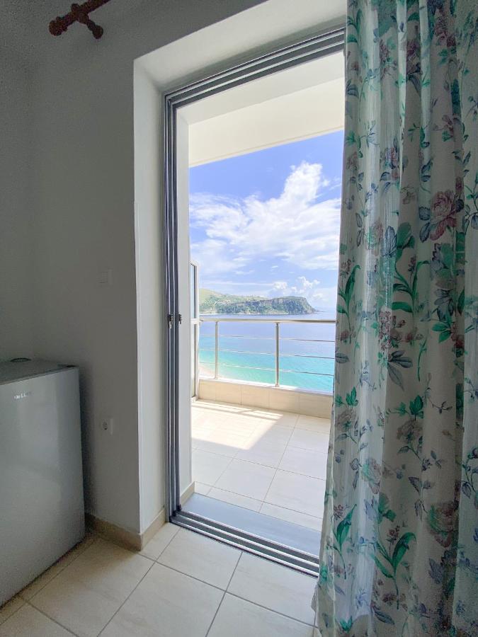 Acta'S Rooms Himare Exterior photo
